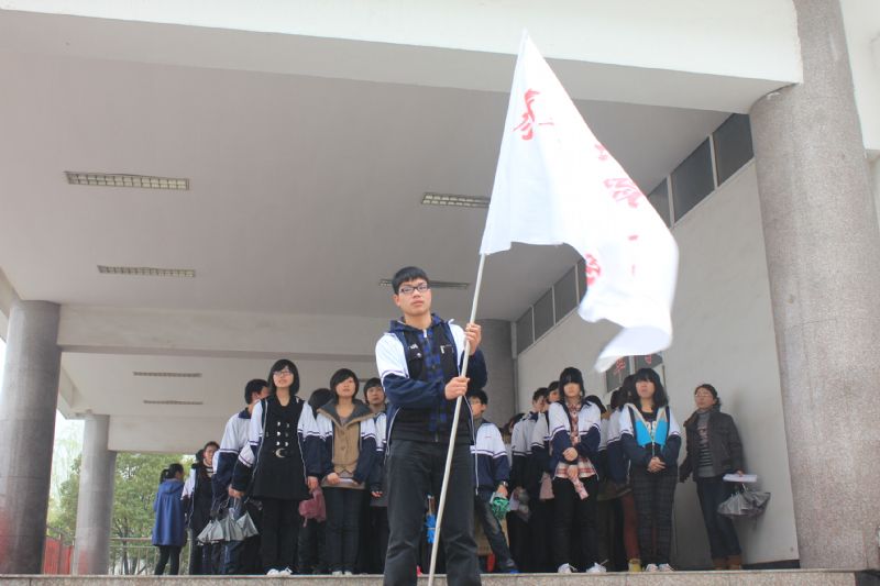 緬懷革命先烈，弘揚(yáng)民族精神—3月30日泰州實(shí)驗(yàn)中學(xué)清明節(jié)祭掃活動(dòng)