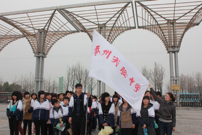 緬懷革命先烈，弘揚(yáng)民族精神—3月30日泰州實(shí)驗(yàn)中學(xué)清明節(jié)祭掃活動(dòng)