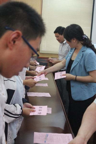 手拉手_心連心_戰(zhàn)勝困難_放飛夢(mèng)想