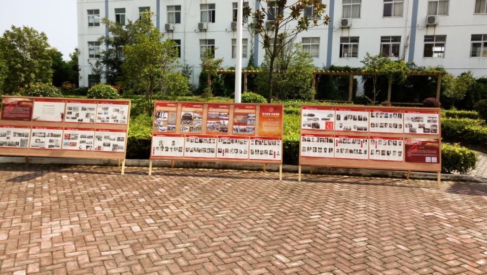 泰州實(shí)驗(yàn)中學(xué)舉辦紀(jì)念抗日戰(zhàn)爭暨世界反法西斯戰(zhàn)爭勝利70周年圖片展