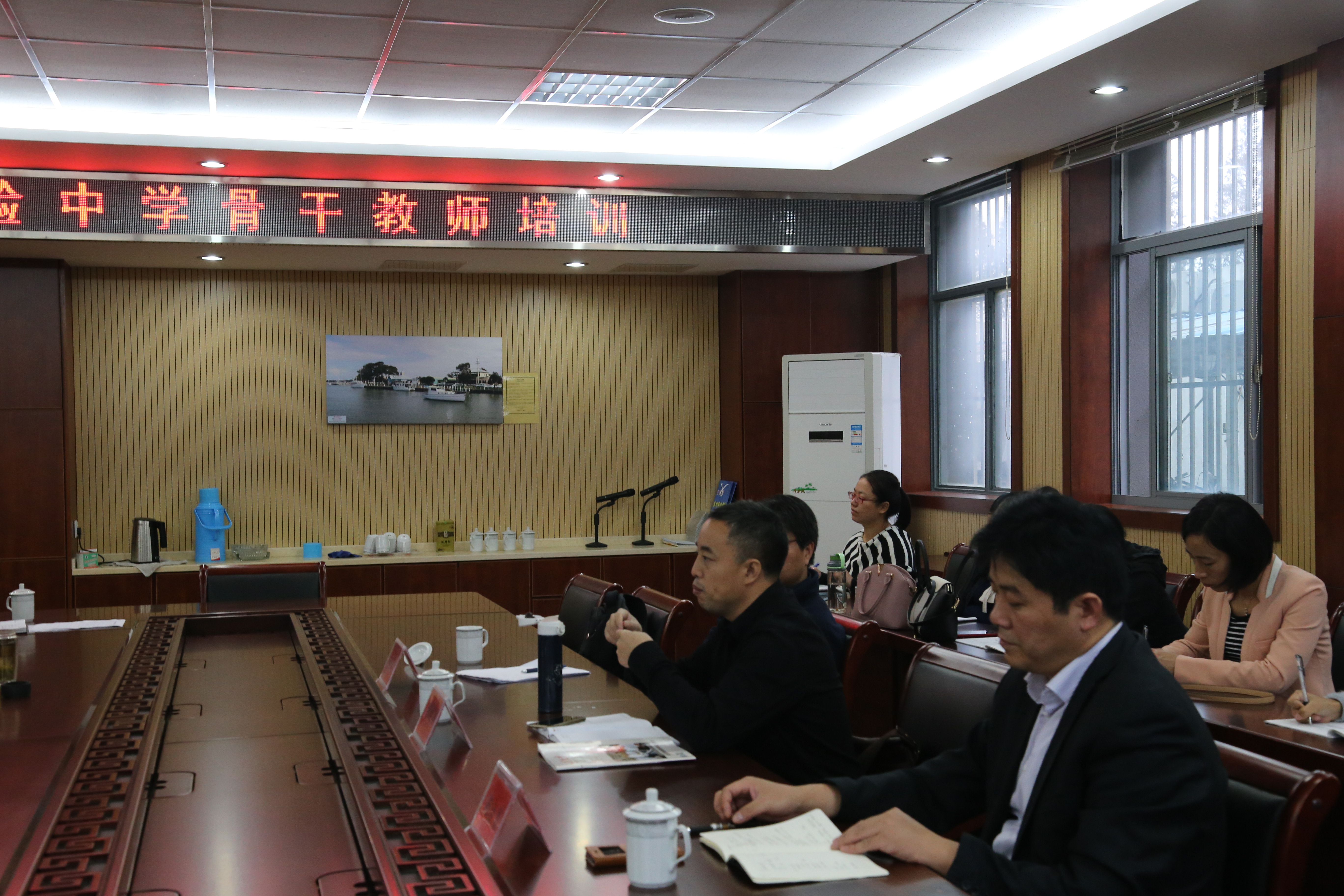 我校特邀《人民教育》雜志社專家來校培訓(xùn)