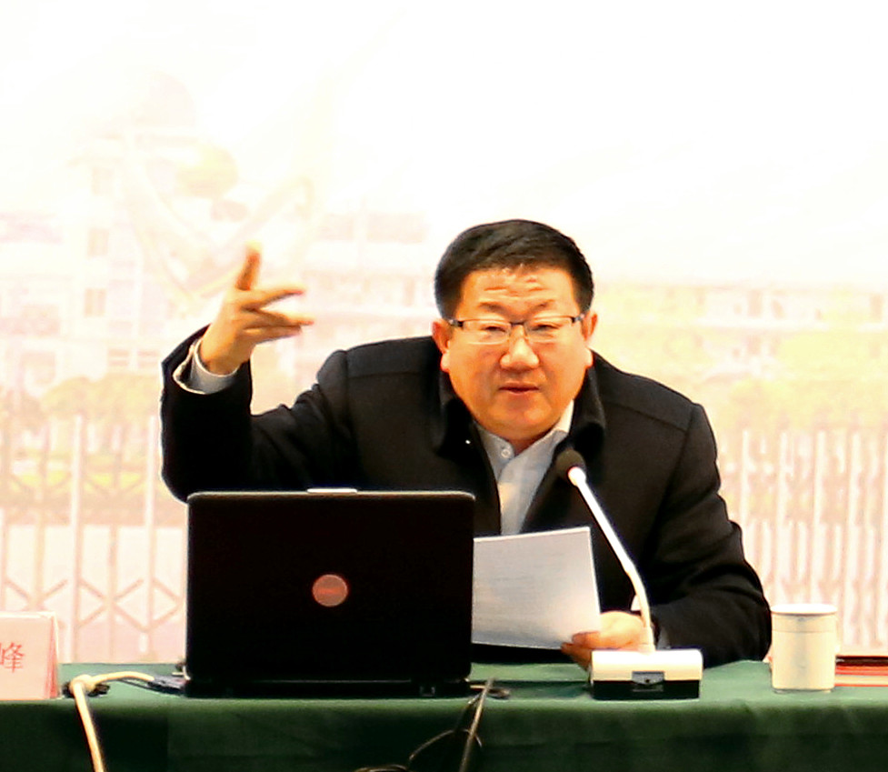著名作家龐余亮應(yīng)邀來泰州實驗中學(xué)講學(xué)