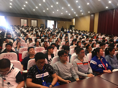 我校開展“預(yù)防校園欺凌_共建平安學(xué)?！敝v座