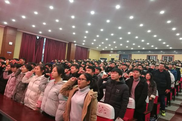 高三人在路上，風(fēng)雨兼程