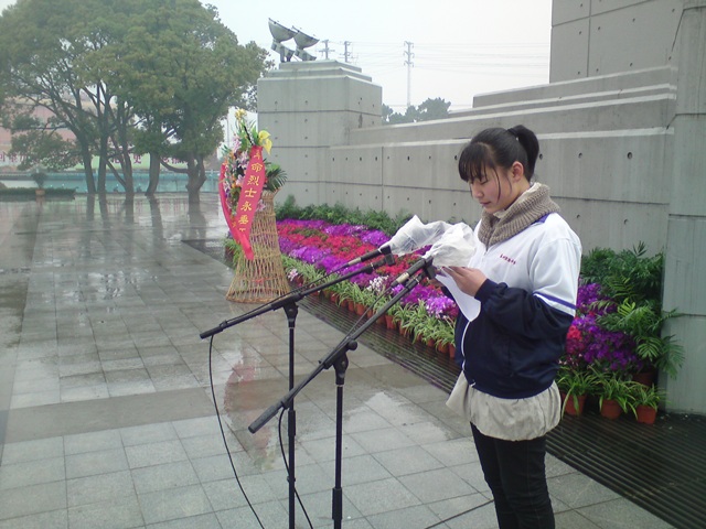 緬懷革命先烈，弘揚(yáng)民族精神—3月30日泰州實(shí)驗(yàn)中學(xué)清明節(jié)祭掃活動(dòng)