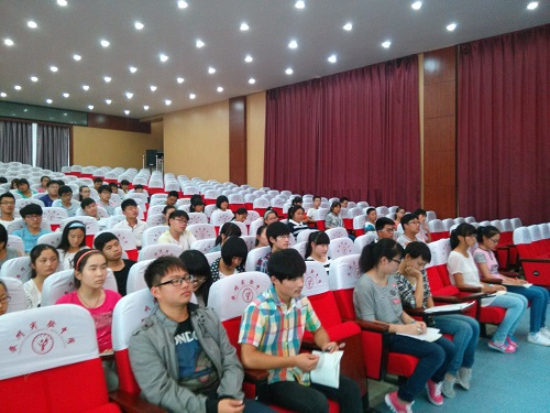 泰州實(shí)驗(yàn)中學(xué)團(tuán)委召開(kāi)2014-2015學(xué)年度第一學(xué)期團(tuán)支部例會(huì)