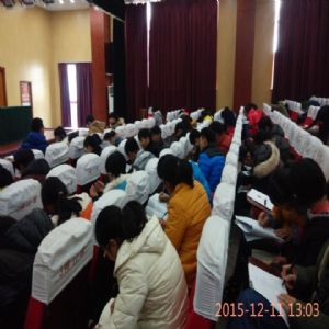 我校團委召開團員及入團積極分子團課培訓