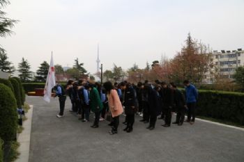 祭奠烈士英魂?弘揚民族精神—泰州實驗中學清明祭掃活動