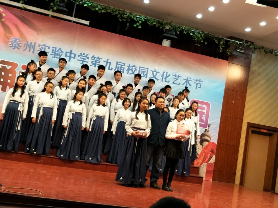 誦讀詩(shī)意校園，經(jīng)典砥礪人生----記我校第九屆校園文化藝術(shù)節(jié)拉開帷幕